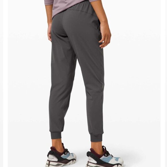 LULULEMON On The Fly Joggers *Luxtreme 28” Graphite Grey Size 2 - Picture 2 of 14